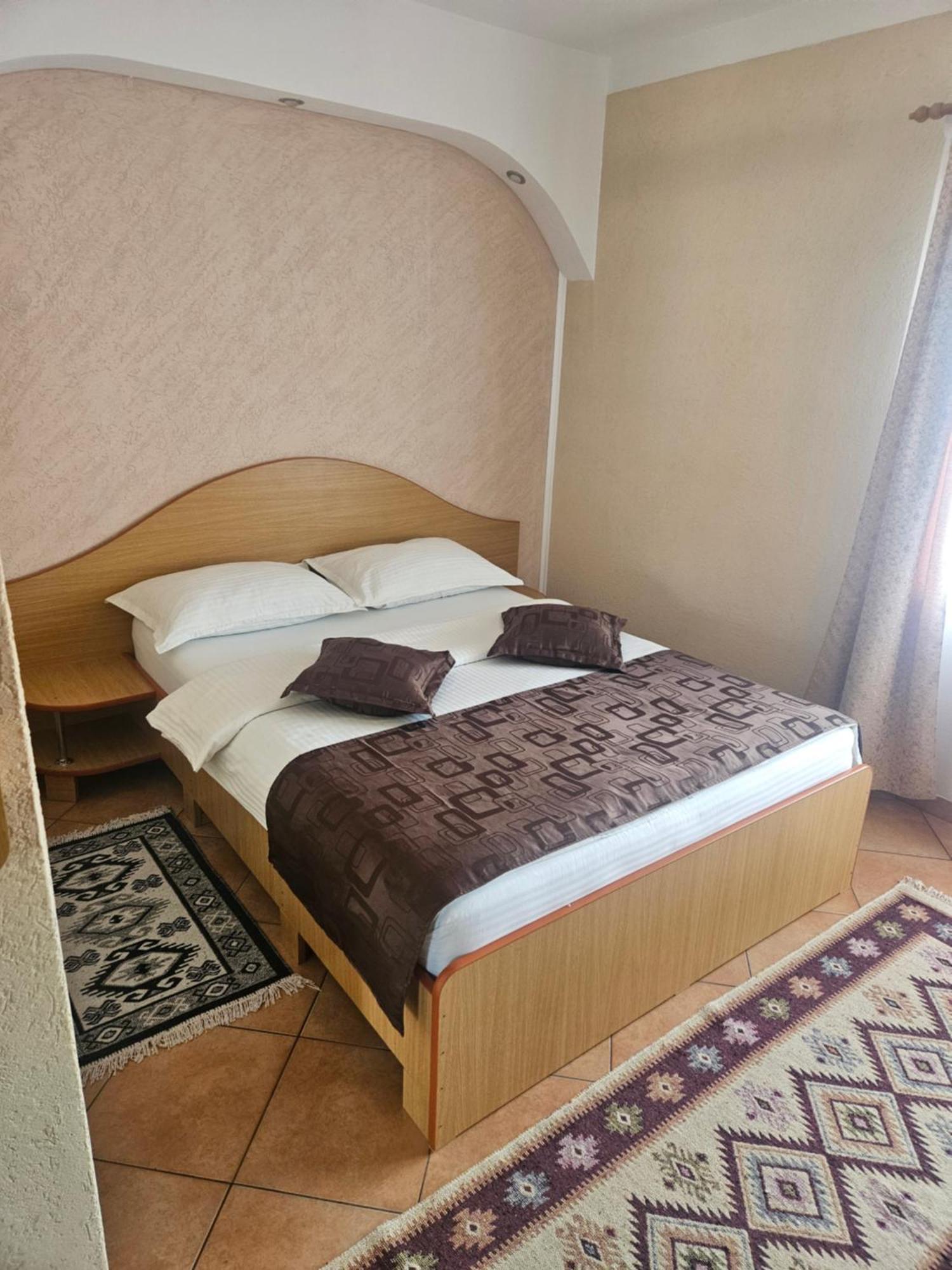 Pensiunea Dandu Farm stay *
