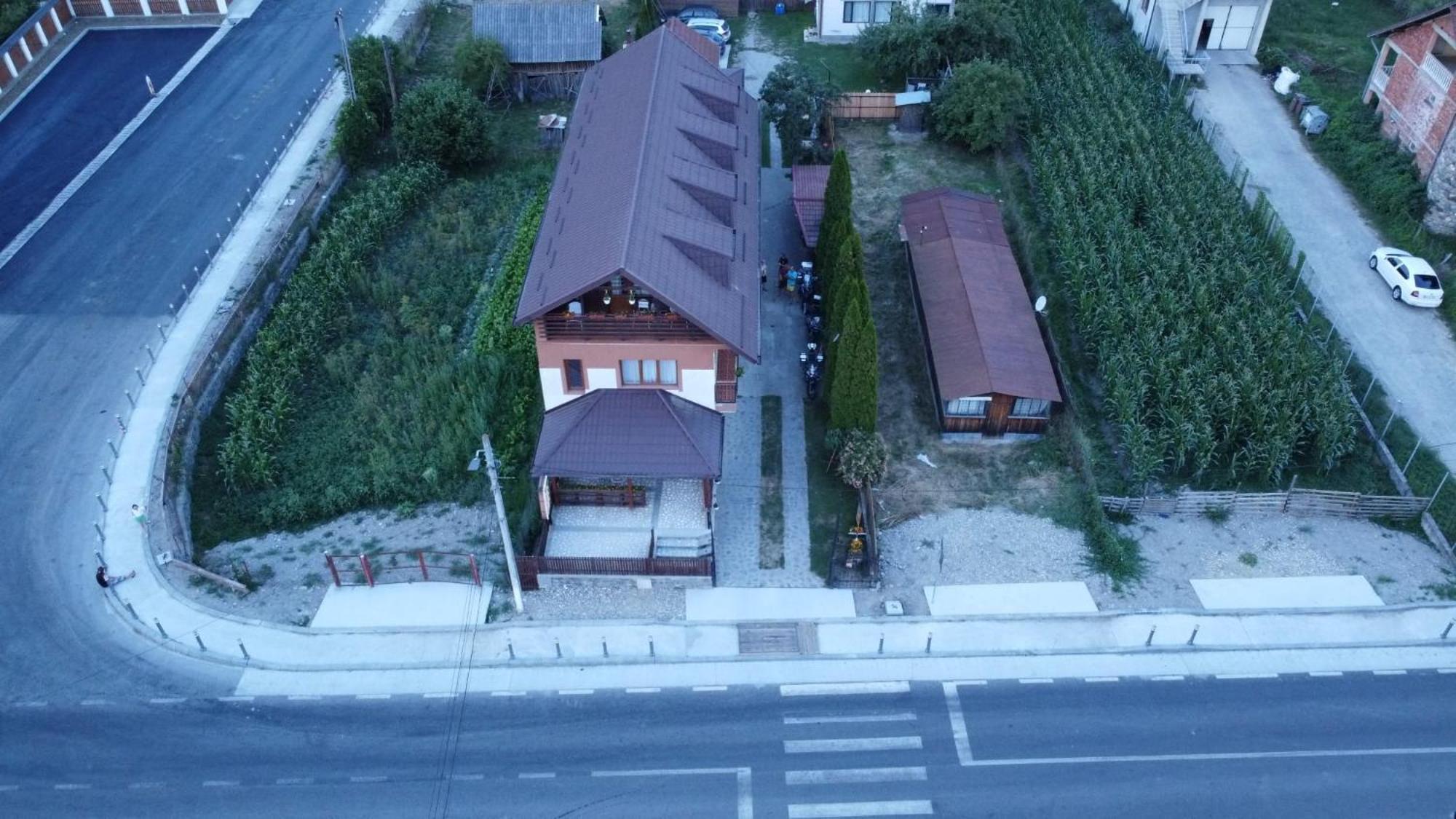 Pensiunea Dandu Farm stay *