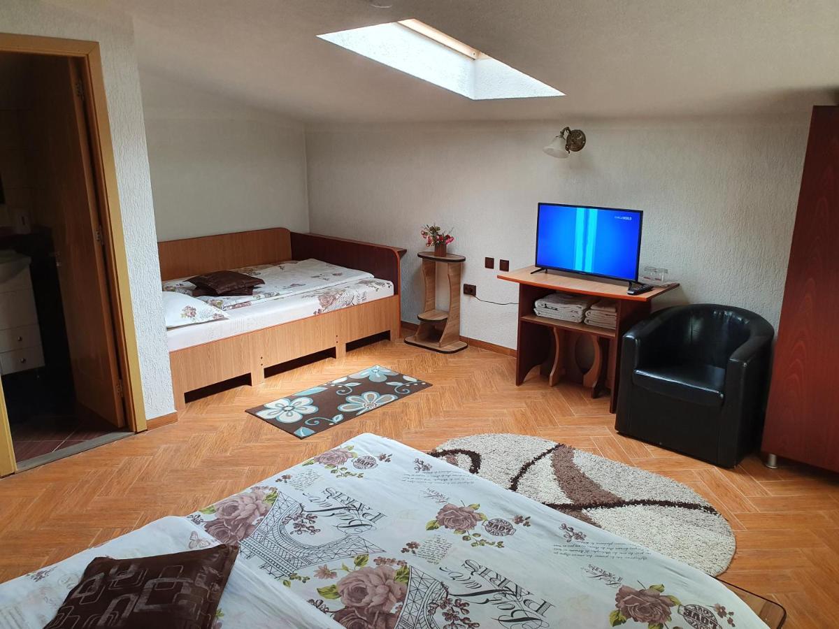 Farm stay Pensiunea Dandu Corbeni