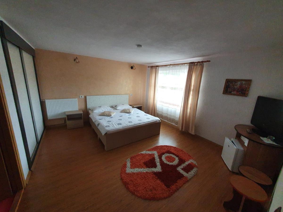 Farm stay Pensiunea Dandu Corbeni
